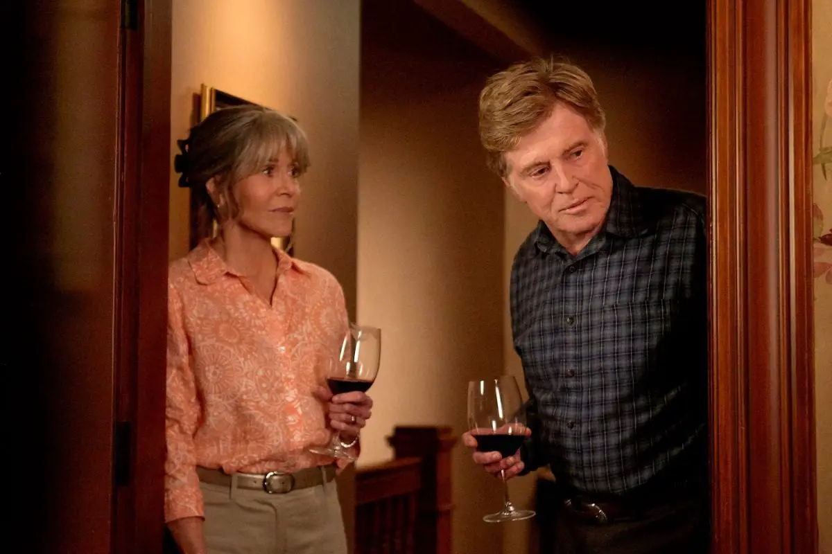 Jane Fonda and Robert Redford drink red wine together