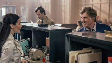 Robert Redford in The Old Man & the Gun chatting to a young pretty female bank clerk