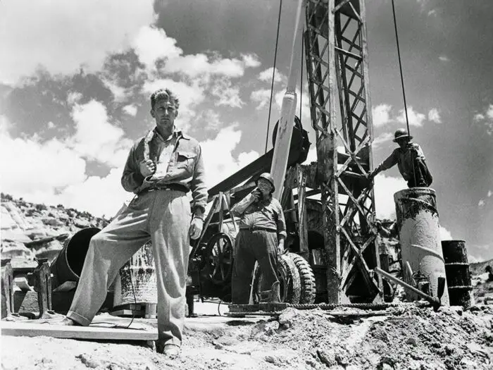 Chuck Tatum (Kirk Douglas) will resort to anything to get the best story in Billy Wilder's Ace in the Hole