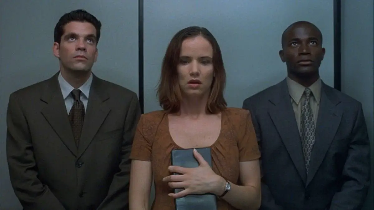 Juliette Lewis heavily guarded in The Way of the Gun.