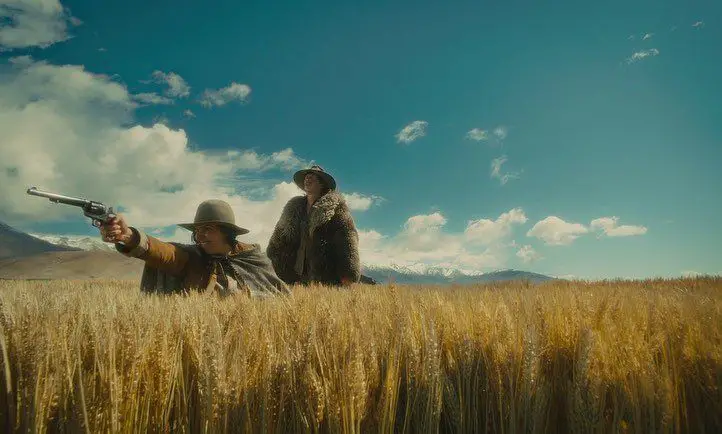 A small burp of violence in a large empty wasteland in Slow West