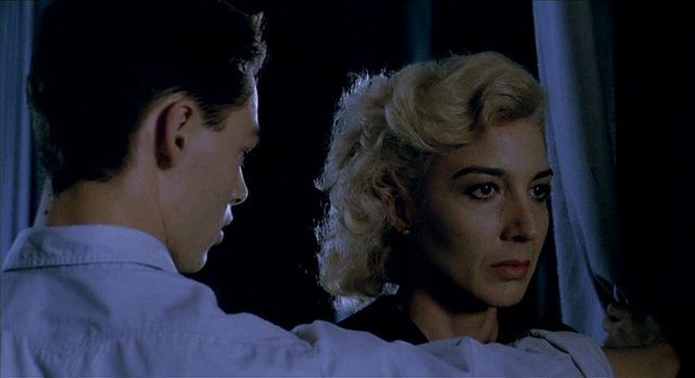 Marisa Paredes and David Sust in Tras el cristal (1986)