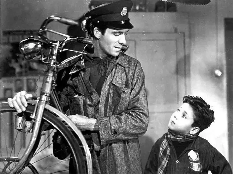Lamberto Maggiorani speaks to his son, Enzo Staiola in The Bicycle Thieves (1948).