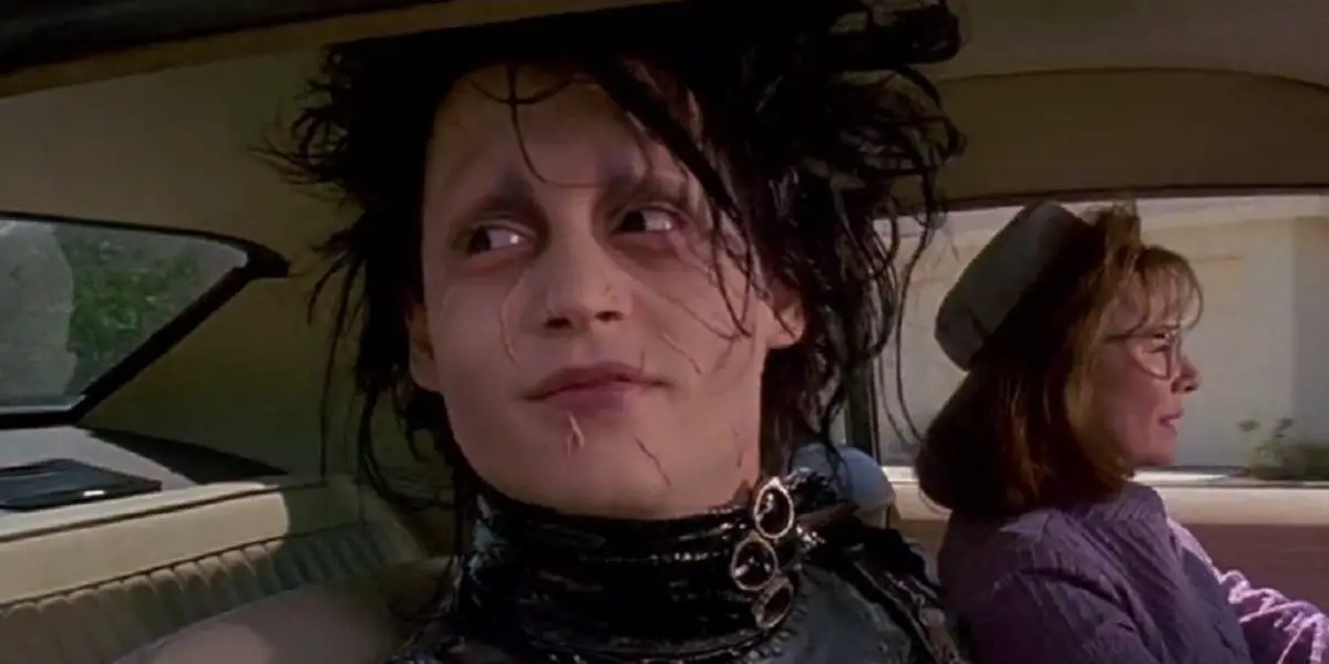 Johnny Depp as Edward Scissorhands smiling, in a car with Dianne Wiest driving