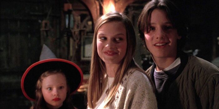 Omri Katz Vinessa Shaw and Thora Birch As Their Characters Max Allison and Dani in Hocus Pocus
