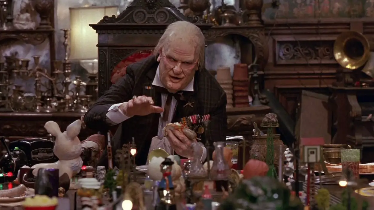 The Judge (Dan Akroyd) eats a knockwurst in Nothing But Trouble
