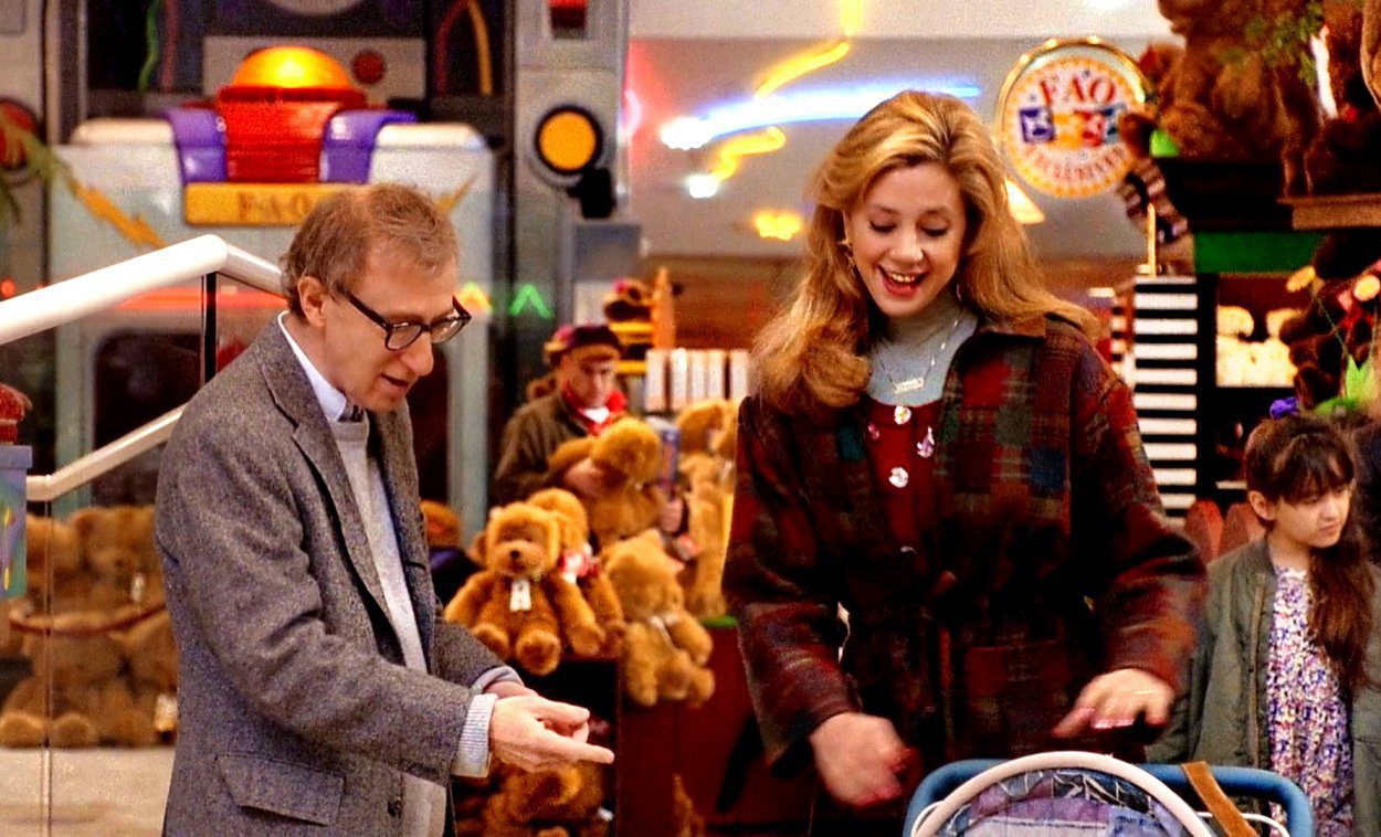 Lenny Weinrib and Linda Ash run into each other at a toy store where she introduces him to her child