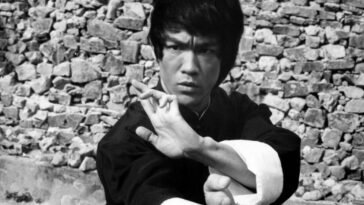 Bruce Lee strikes a pose on the set of Enter the Dragon