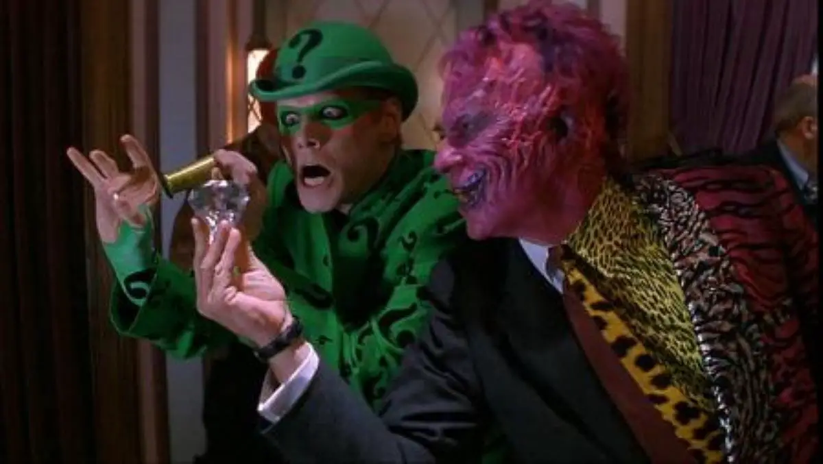 Jim Carrey as The Riddler and Tommy Lee-Jones as Two Face steal a diamond in Batman Forever