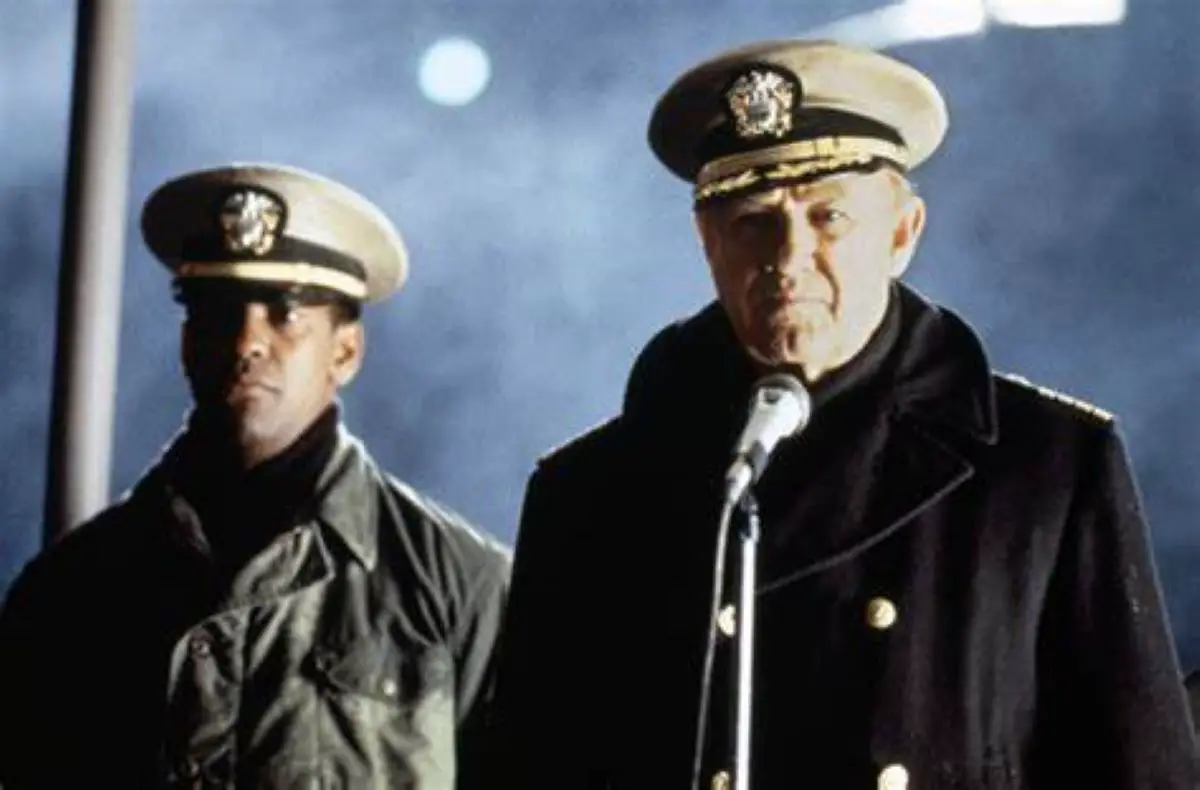 Denzel Washington and Gene Hackman speak at a microphone before going on a mission in Crimson Tide
