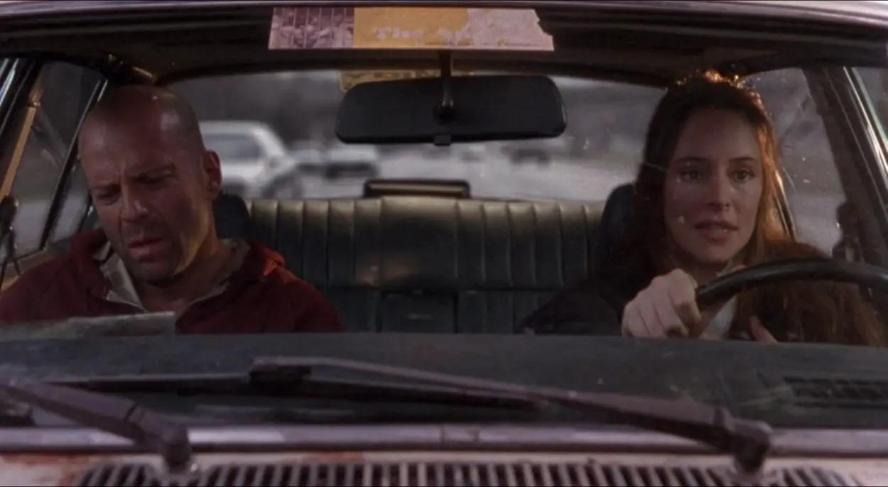 Cole (Bruce Willis) and Kathryn (Madeleine Stowe) are in a car