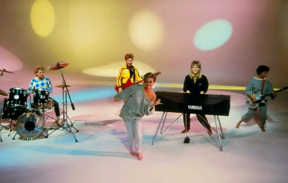 The Go-Go's perform in the 'Head Over Heels" music video