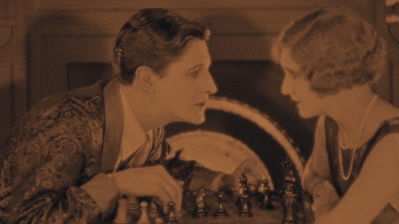 The lodger and Daisy play chess