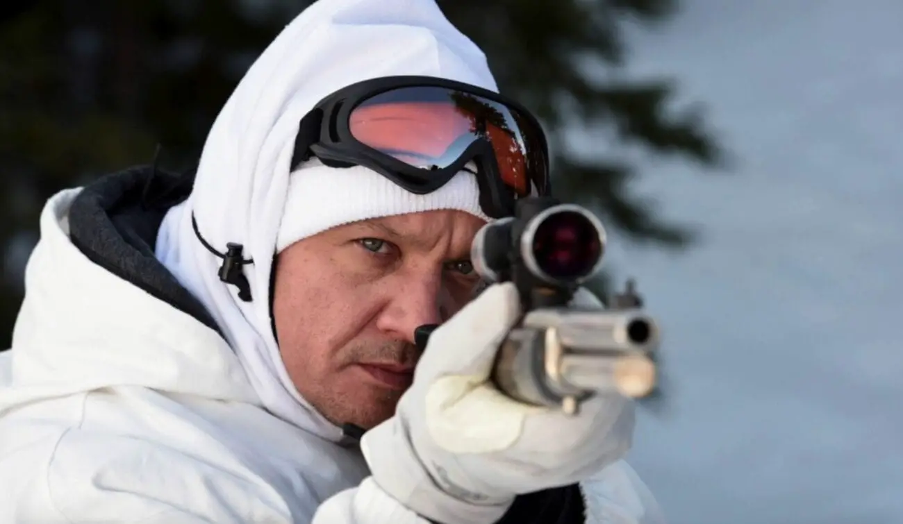 Jeremy Renner takes aim as Cory Lambert in Wind River