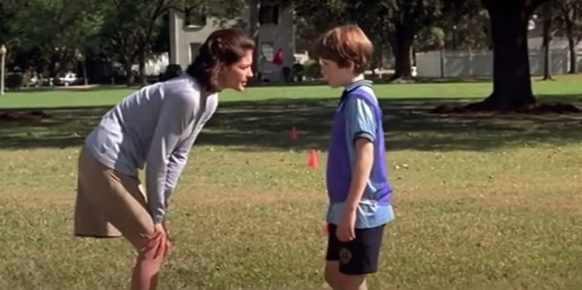 Ashley Judd and her on-screen son in a field, Judd bending slightly to look him in the eyes in Double Jeopardy
