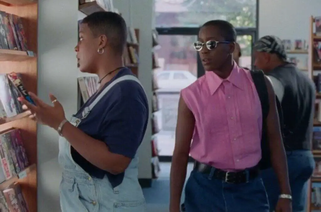 Cheryl (Cheryl Dunye) and Tamara (Valarie Walker) working at a video store in The Watermelon Woman (1996)