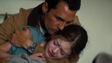 Cooper cradles his distraught daughter Murph (Interstellar)