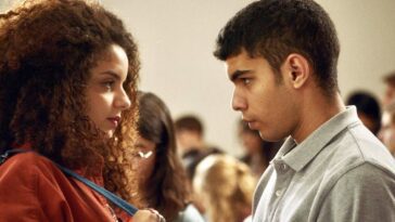 Farah (Zbedia Balhajamor) and Ahmed (Sami Outalbali) experience an immediate attraction when they meet in a lecture