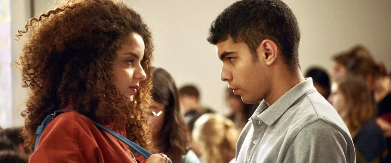 Farah (Zbedia Balhajamor) and Ahmed (Sami Outalbali) experience an immediate attraction when they meet in a lecture