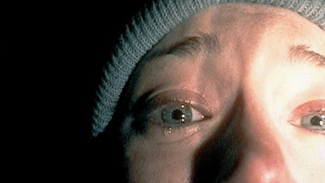 Heather (Heather Donahue) cries in fear into her camera in THE BLAIR WITCH PROJECT