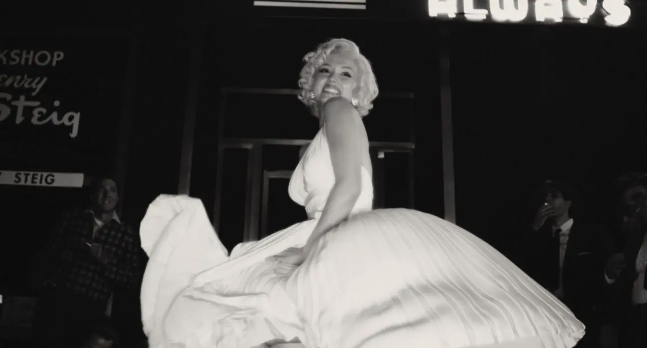 Norma films the famous white dress scene from "The Seven-Year Itch)