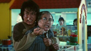 A man hold another hostage in Police Story