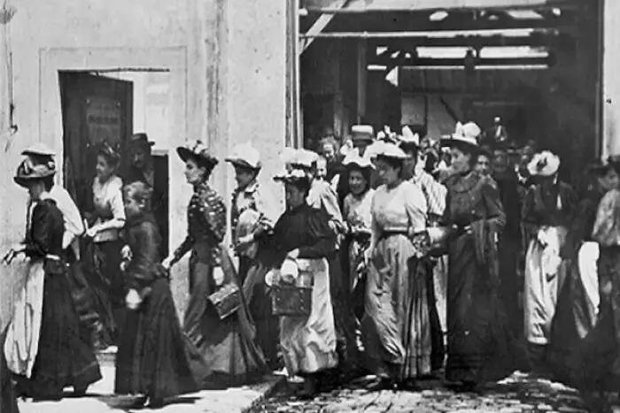 Black and white scene from the Lumière brothers’ reel Men and Women Employees Leaving the Lumière Factory.