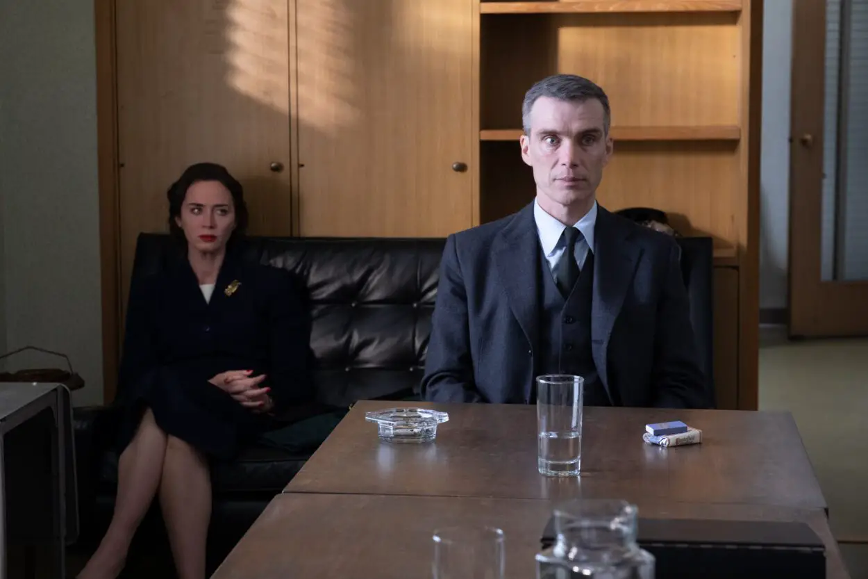 L to R: Emily Blunt is Kitty Oppenheimer and Cillian Murphy is J. Robert Oppenheimer in OPPENHEIMER, written, produced, and directed by Christopher Nolan. © Universal Pictures. All Rights Reserved.