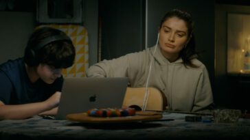 Orén Kinlan and Eve Hewson in FLORA AND SON (Apple TV+)