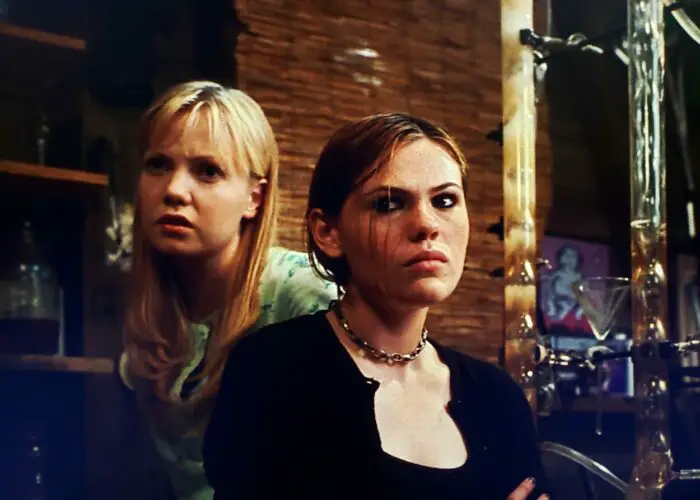 Laura Harris and Clea DuVall as Marybeth and Stokely in The Faculty (1998). Screen capture off Paramount+.
