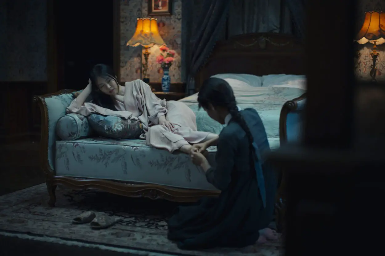 film still from The Handmaiden (2016) showing Sook-Hee giving Lady Hideko a foot massage