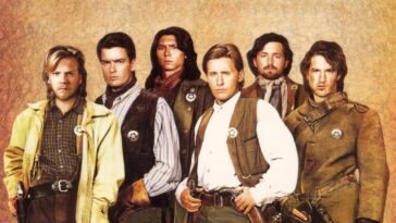 Cast photo of the stars of Young Guns in costume: Kiefer Sutherland, Charlie Sheen, Lou Diamond Phillips, Emilio Estevez, Casey Siemaszko, and Dermot Mulroney,