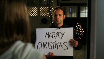 Andrew Lincoln holds cue cards in Love Actually.
