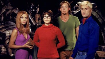 Fred, Shaggy, Velma, and Daphne stand as a group