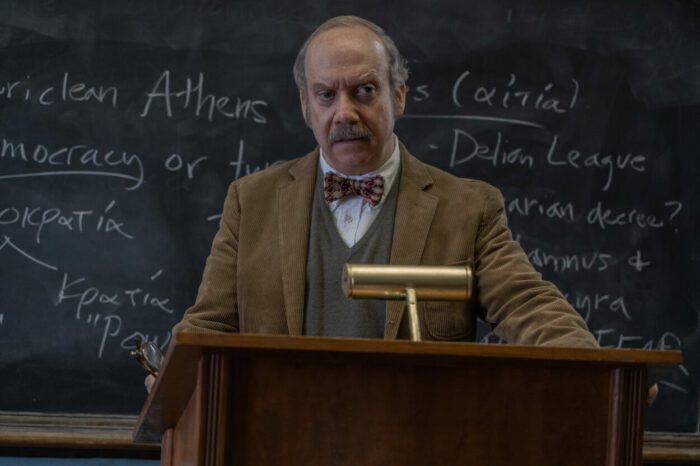 Paul Giamatti as Paul Hunham at the lectern in director Alexander Payne’s THE HOLDOVERS, a Focus Features release. Credit: Seacia Pavao / © 2023 FOCUS FEATURES LLC