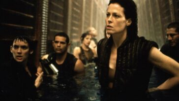 A woman leads a group down a watery cooridor in Alien: Resurrection.