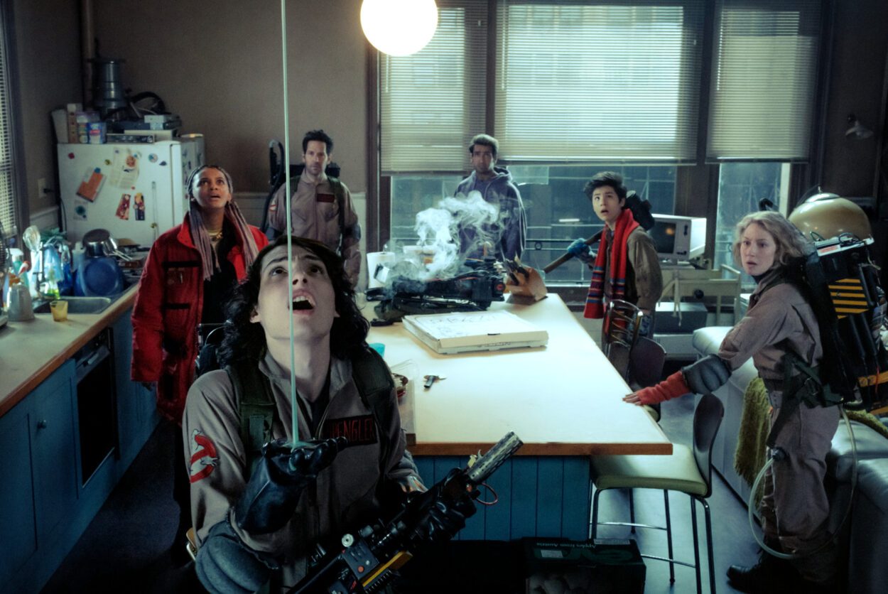 (L to R) Trevor (Finn Wolfhard), Lucky (Celeste O'Connor), Gary (Paul Rudd), Nadeem (Kamail Nanjiani), Podcast (Logan Kim) and Callie (Carrie Coon) in Columbia Pictures GHOSTBUSTERS: FROZEN EMPIRE.