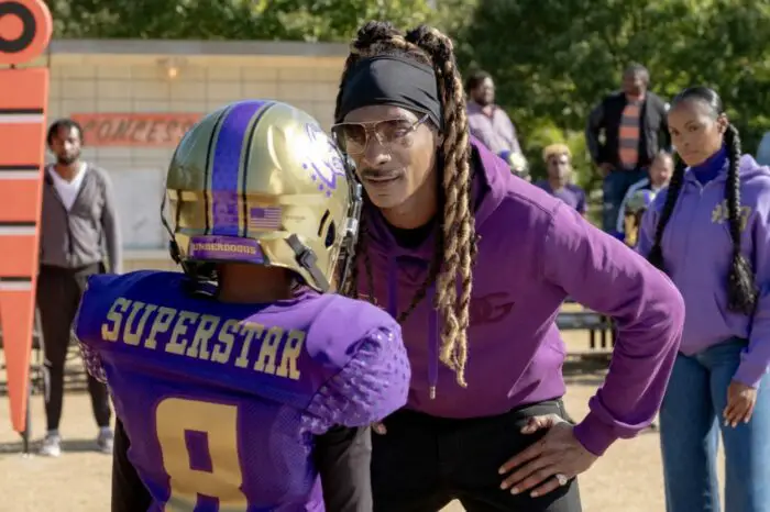  Jaycen Jennings (Snoop Dogg), a community service football coach, lectures a player in The Underdoggs. 