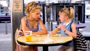 A woman and a girl talk over a meal in Uptown Girls.
