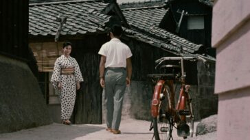 Kayo (Ayako Wakao) greets Kiyoshi (Hiroshi Kawaguchi)) in Floating Weeds (1959).