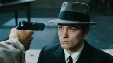 An unseen gunman aims his weapon directly at Jef (Alain Delon).